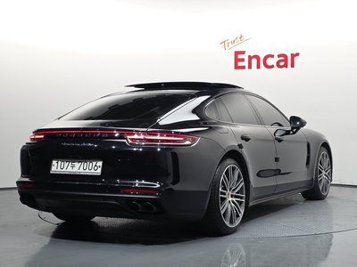 PORSCHE PANAMERA - 4