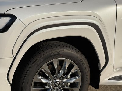 TOYOTA LAND CRUISER 300 - 9