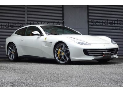 2018 Ferrari GTC4 LUSSO photo 1