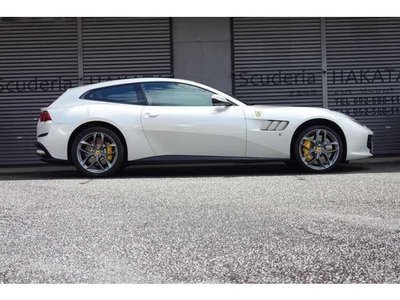 2018 Ferrari GTC4 LUSSO thumbnail 11