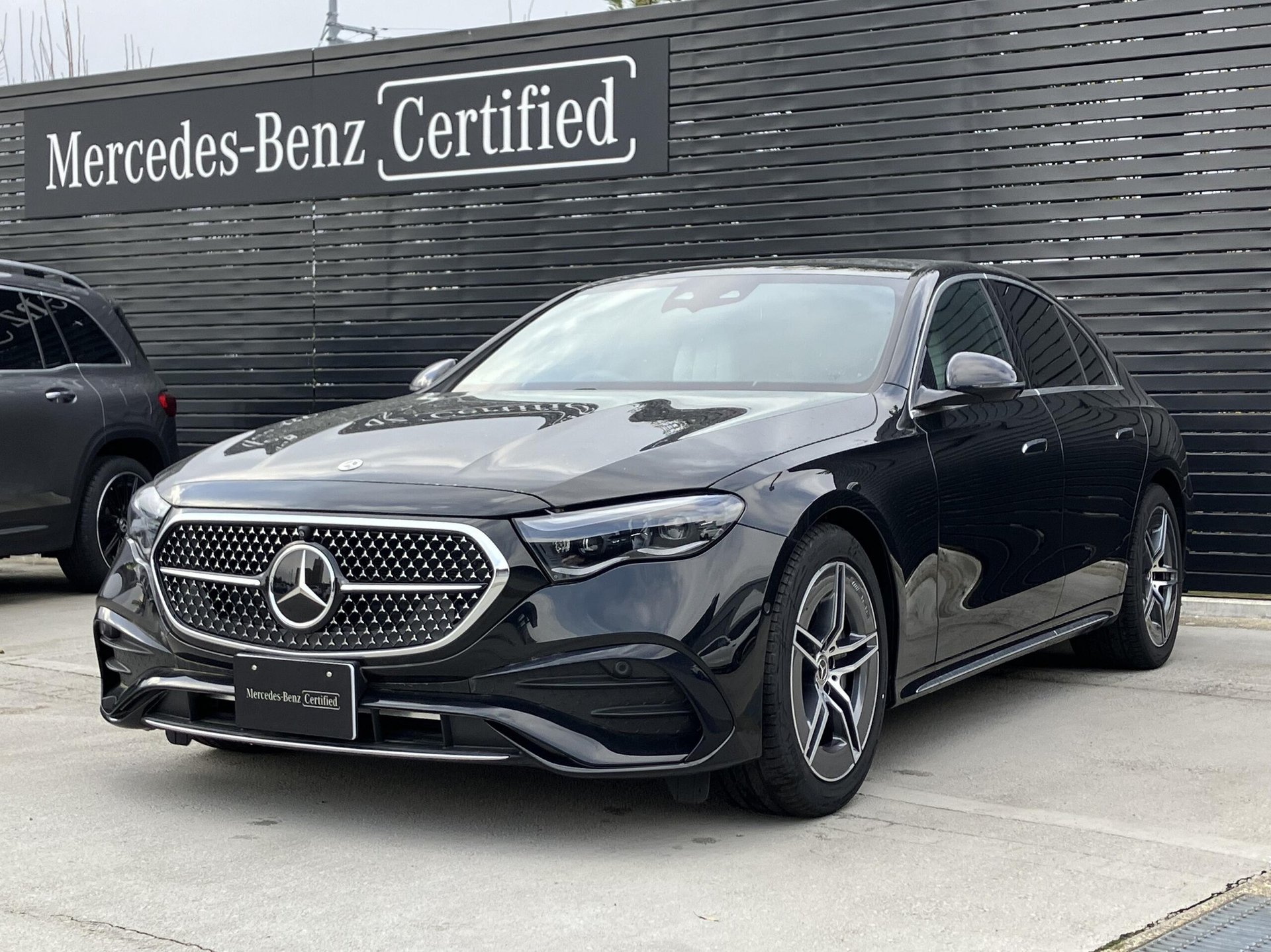 MERCEDES-BENZ E-CLASS - View 1