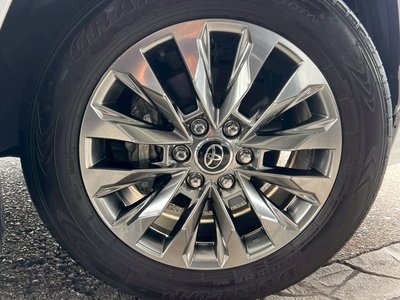 صورة مصغرة 22 لـ 2023 Toyota LAND CRUISER 300