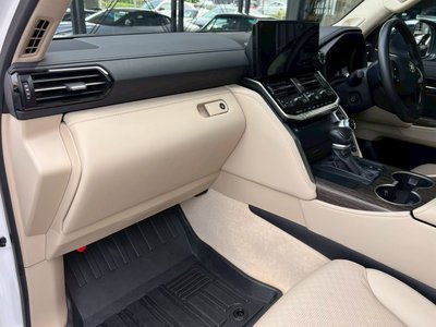 صورة مصغرة 41 لـ 2023 Toyota LAND CRUISER 300