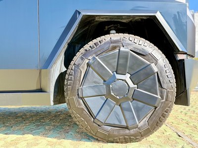 TESLA CYBERTRUCK - 10