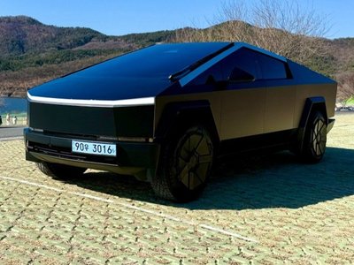 TESLA CYBERTRUCK - 1