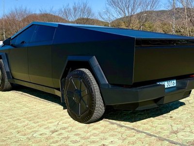 TESLA CYBERTRUCK - 6