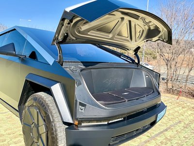 TESLA CYBERTRUCK - 8