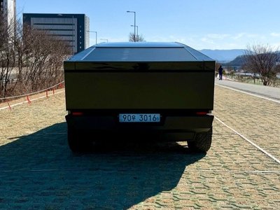 TESLA CYBERTRUCK - 7