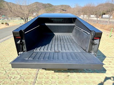 TESLA CYBERTRUCK - 9