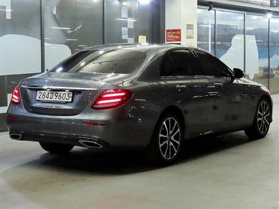 MERCEDES-BENZ E-CLASS - 3