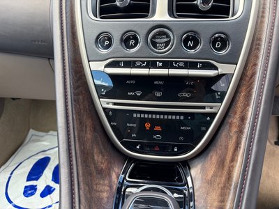 2017 Aston Martin DB11 照片 24