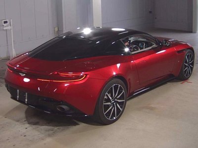 2017 Aston Martin DB11 — фото 6