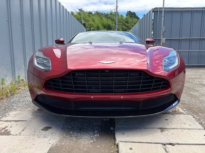 2017 Aston Martin DB11 — фото 8