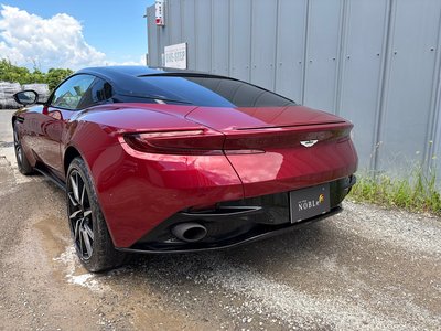 2017 Aston Martin DB11 — фото 14
