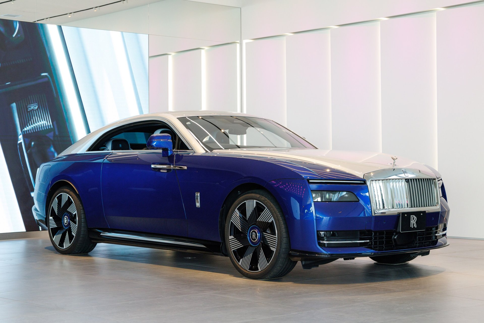ROLLS ROYCE SPECTRE - View 1