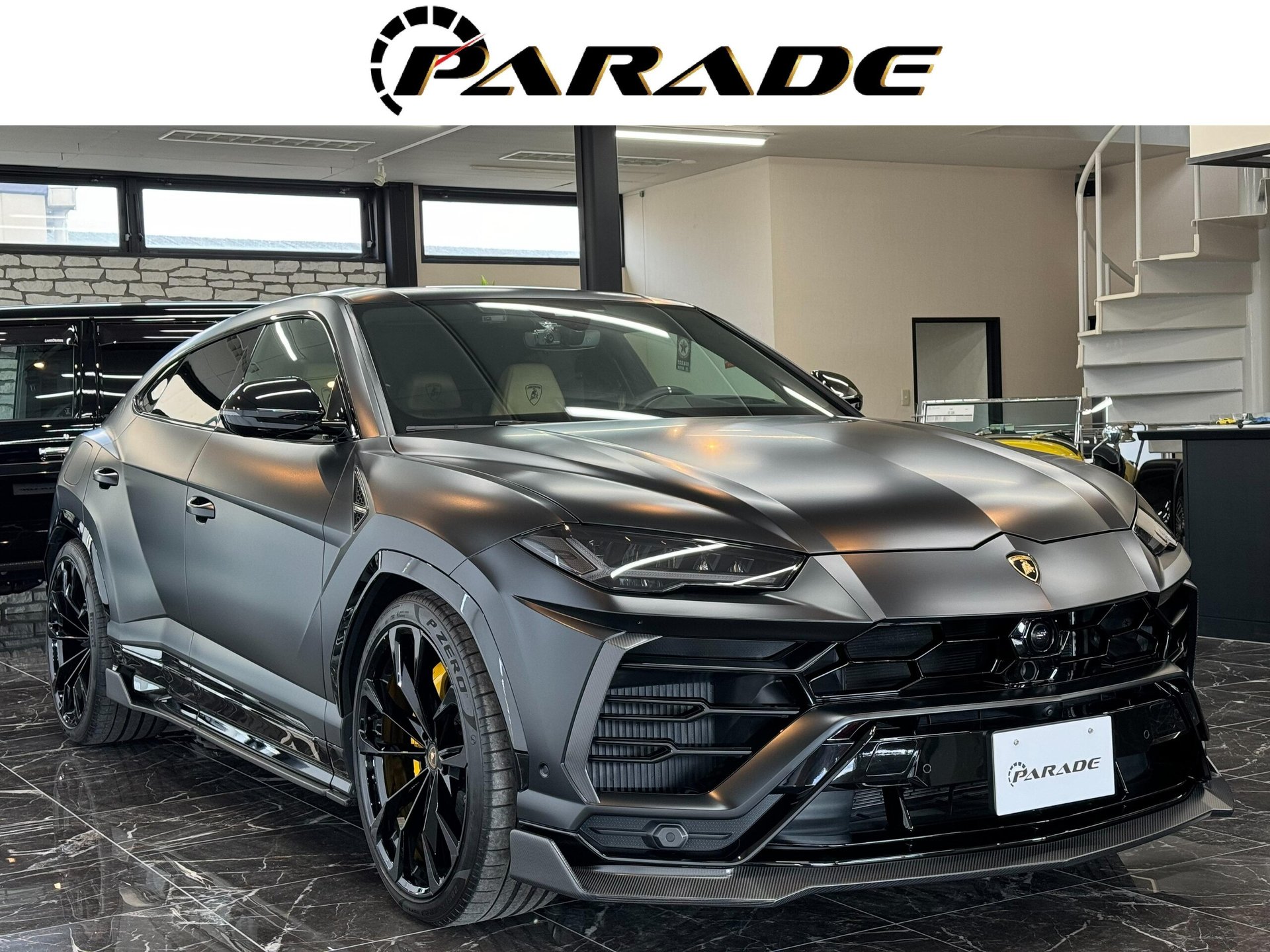 LAMBORGHINI URUS - View 1