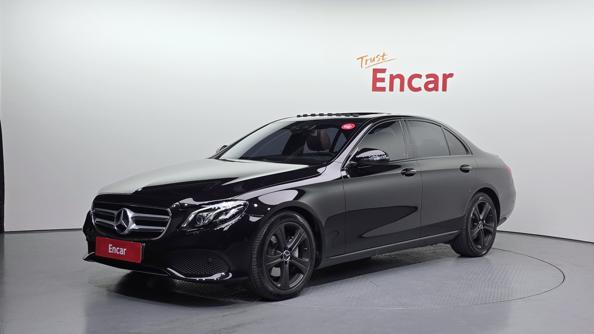 MERCEDES-BENZ E-CLASS - View 1