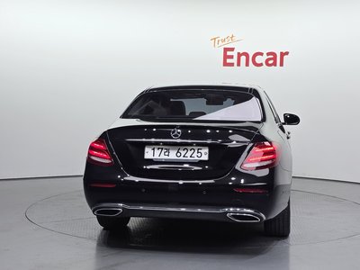 MERCEDES-BENZ E-CLASS - 3