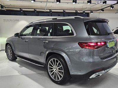 2025 Mercedes-BENZ GLS photo 2
