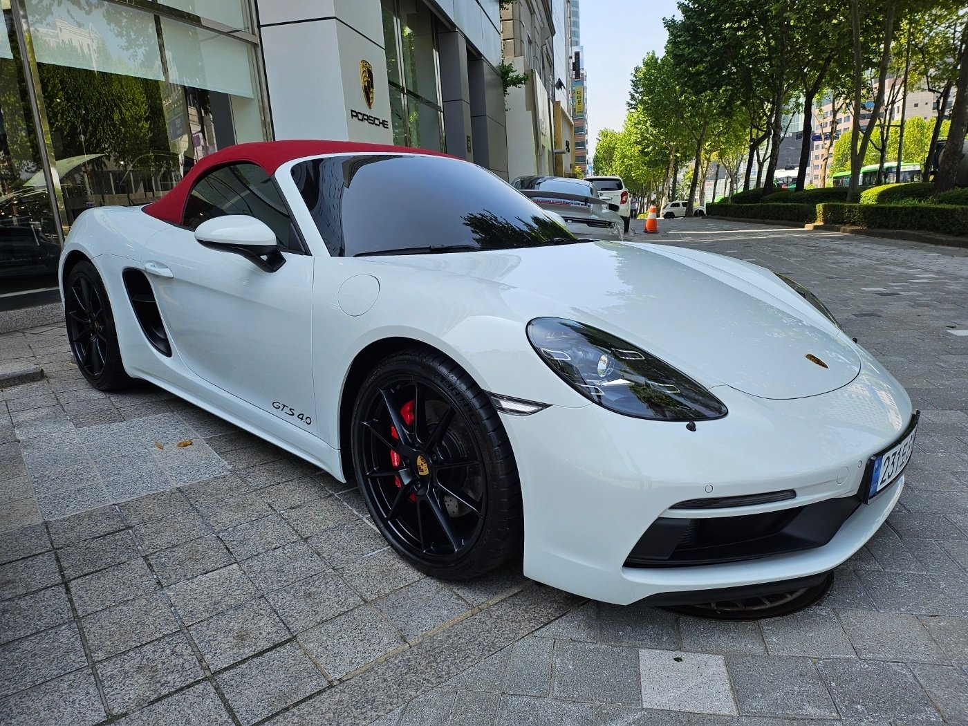 PORSCHE 718 BOXSTER - View 1