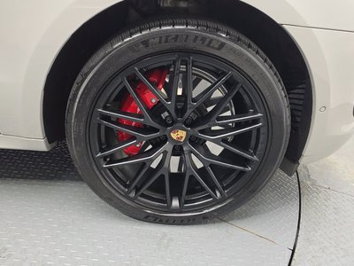 صورة 8 لـ 2023 Porsche MACAN