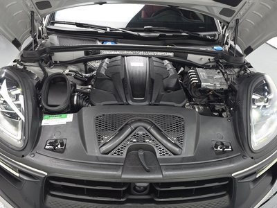 صورة 7 لـ 2023 Porsche MACAN