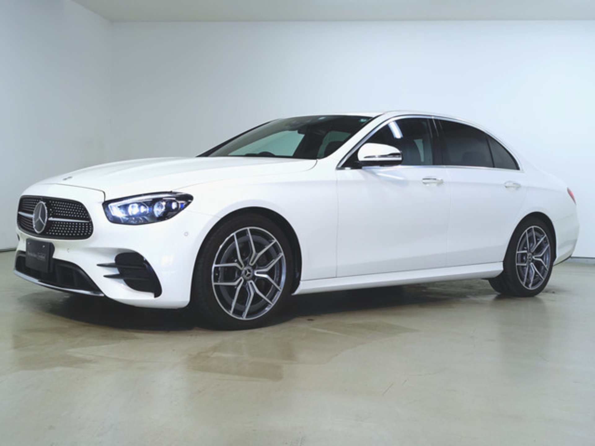 MERCEDES-BENZ E-CLASS - View 1