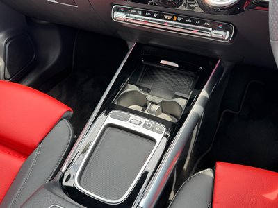 2025 Mercedes-BENZ GLA — миниатюра 32