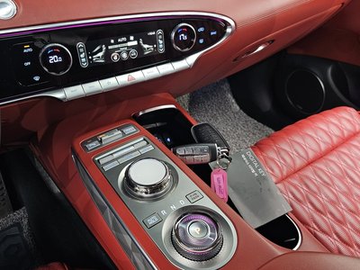 صورة 9 لـ 2022 Genesis GV70