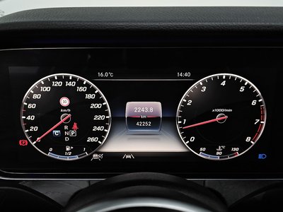 MERCEDES-BENZ E-CLASS - 8