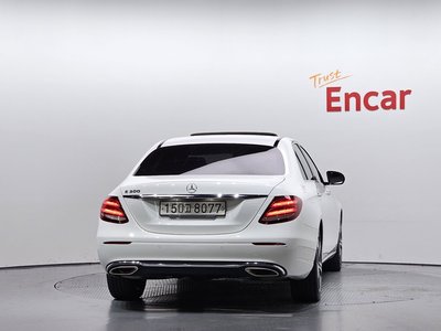 MERCEDES-BENZ E-CLASS - 3