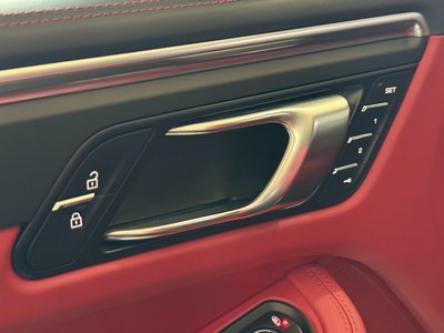 2021 Porsche MACAN — миниатюра 16