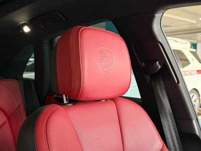 2021 Porsche MACAN — миниатюра 12