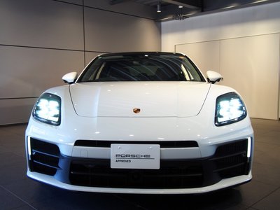 2024 Porsche PANAMERA photo 2
