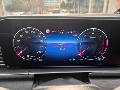 MERCEDES-BENZ GLS - 2