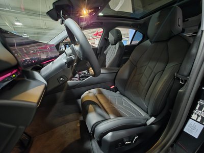 2025 BMW 5 SERIES 照片 10