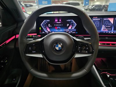 2025 BMW 5 SERIES — миниатюра 12