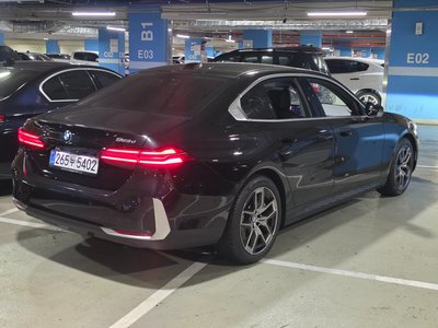 2025 BMW 5 SERIES 照片 4