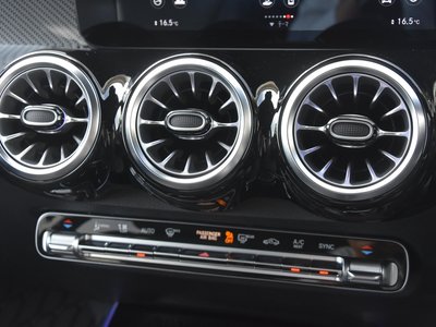 2022 Mercedes-BENZ GLB — миниатюра 24
