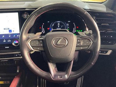 صورة 8 لـ 2023 Lexus RX