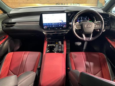 صورة 2 لـ 2023 Lexus RX
