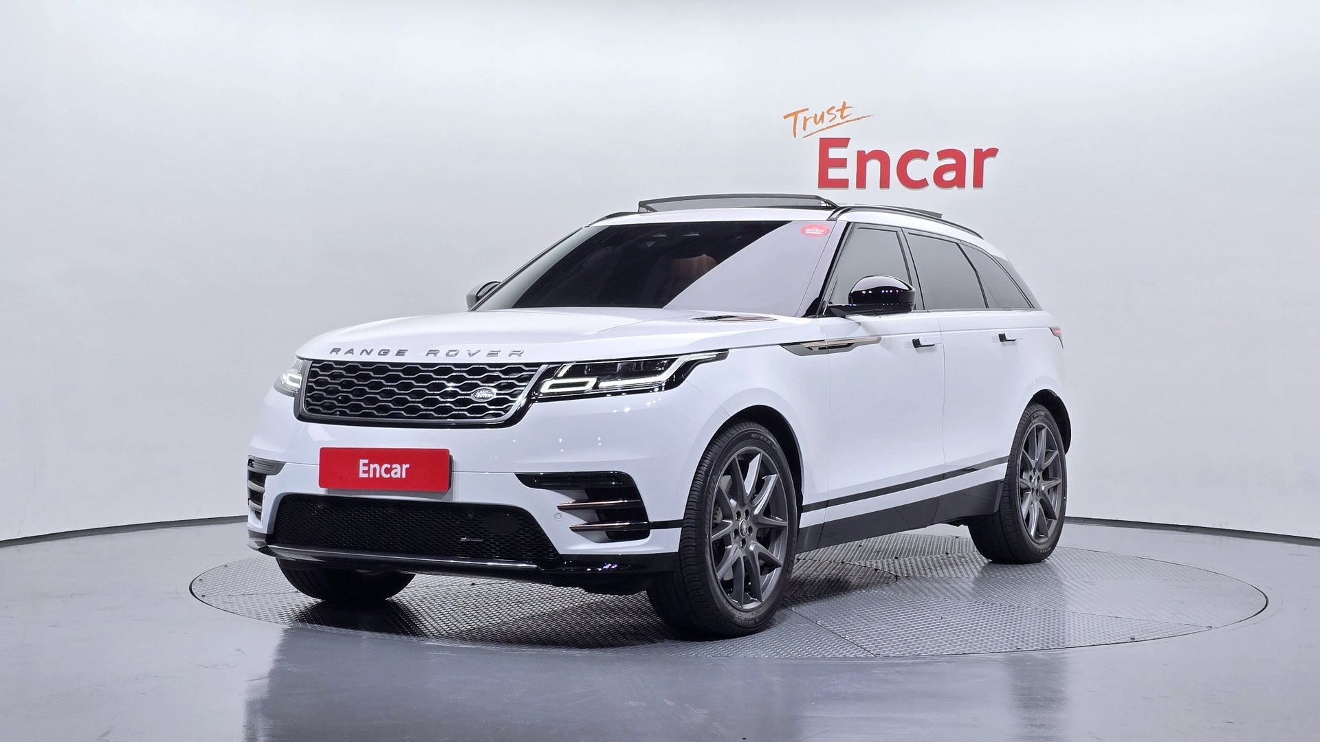 LAND ROVER RANGE ROVER VELAR - View 1