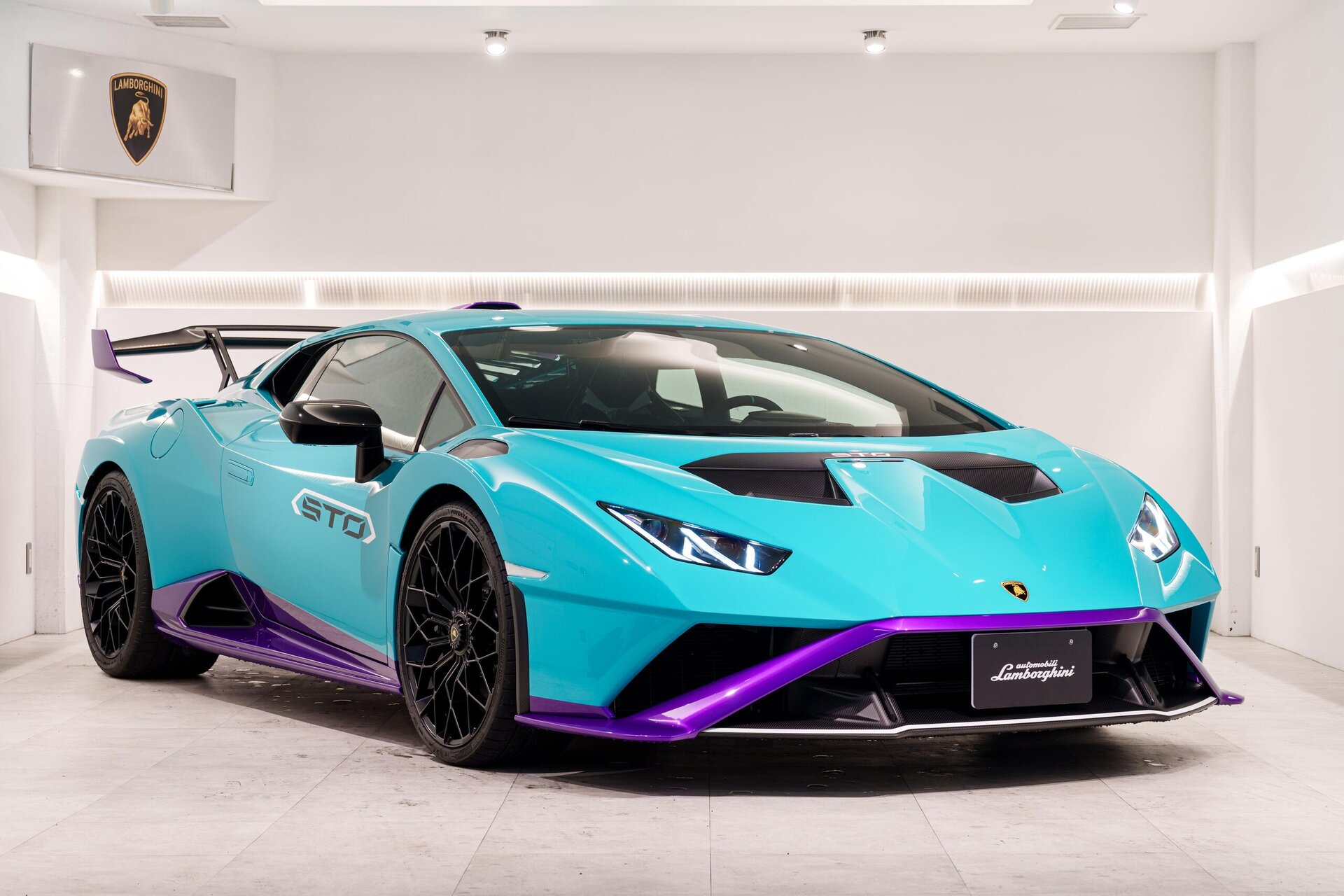 LAMBORGHINI HURACAN - View 1