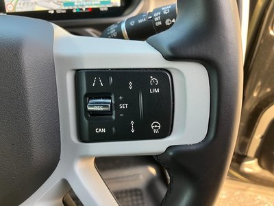 LAND ROVER DEFENDER - 7