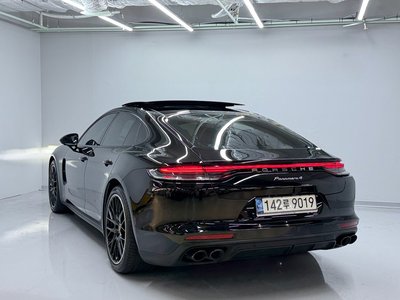 PORSCHE PANAMERA - 3