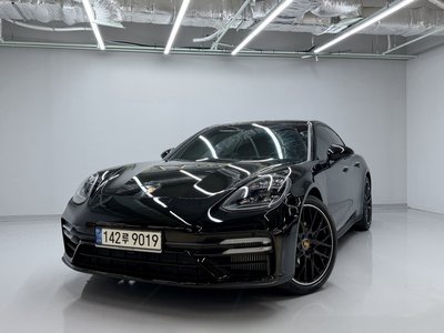 PORSCHE PANAMERA - 1