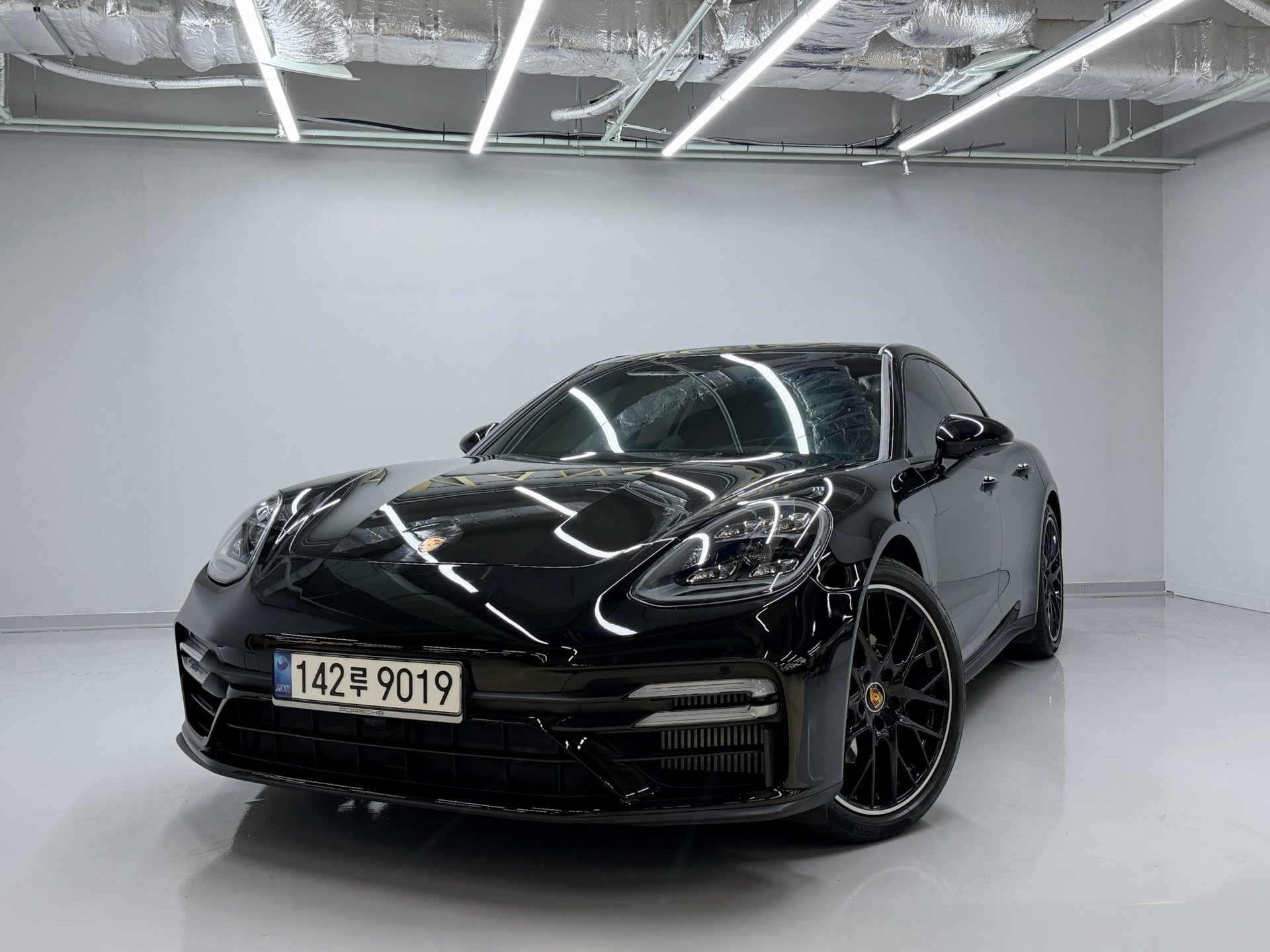 PORSCHE PANAMERA - View 1