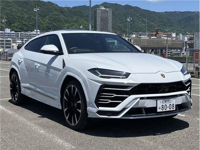 LAMBORGHINI URUS - 5