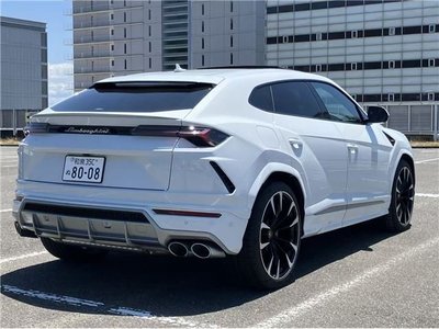 LAMBORGHINI URUS - 7