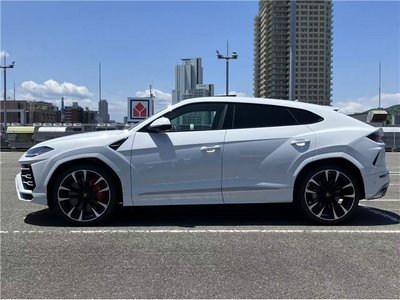 LAMBORGHINI URUS - 8